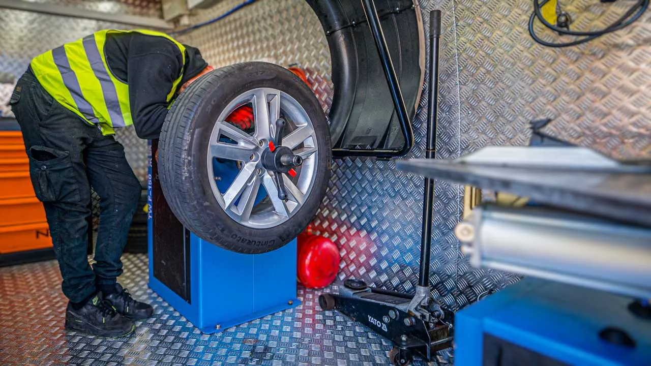 Mobil dækservice og afbalancering i Odder